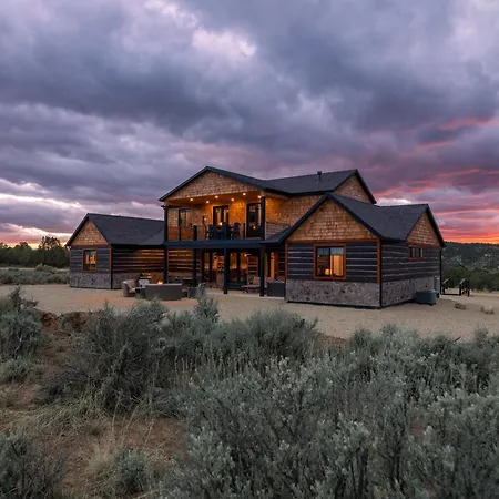 Sage Meadow Retreat-Brand New: Hot Tub, Pool Table, Shuffleboard Villa